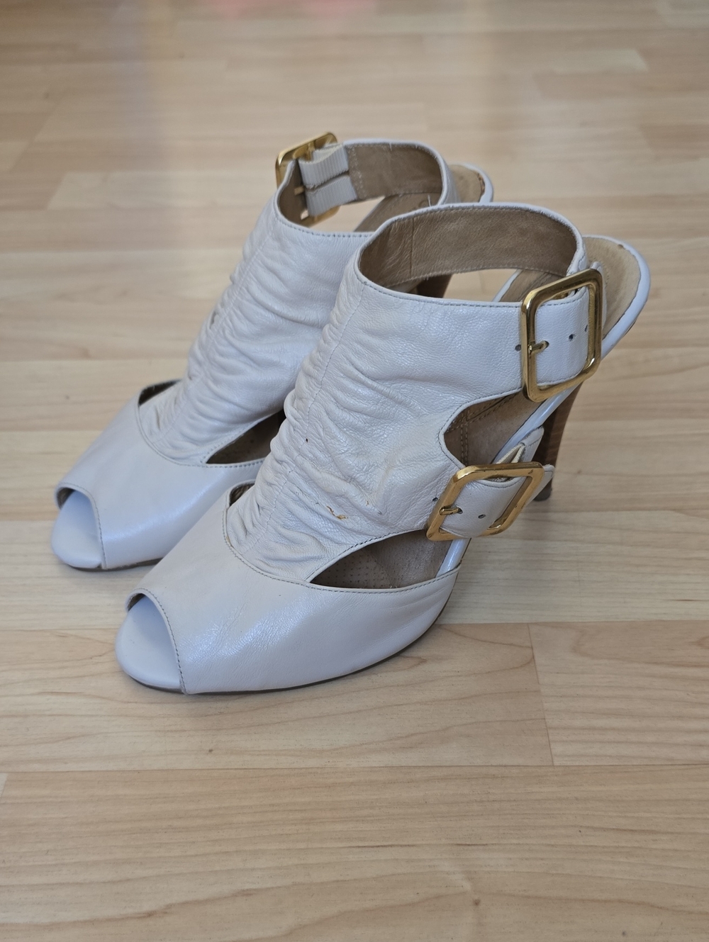 Ciao Bella Upper Leather Light Beige Open-Toe Buckle Heel Sandals Sizs 6.5